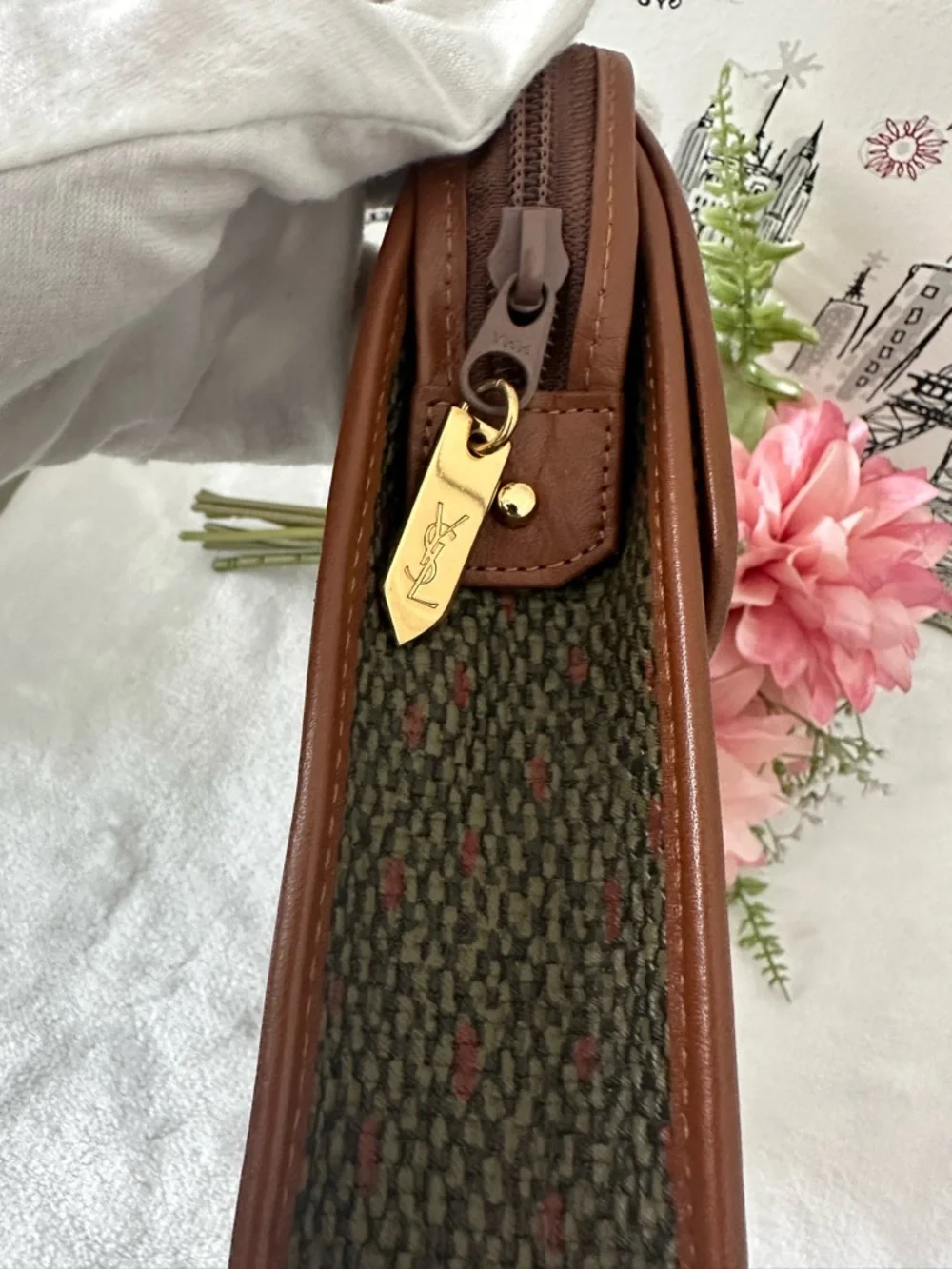 Saint Laurent - Olive & Tan Envelope Clutch - Picture 5 of 8